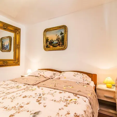 Marina Apartment *